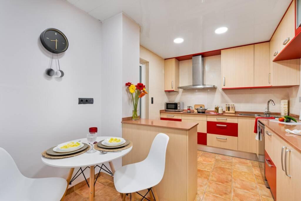 Lodging Apartments Villa De Gracia 2 Bedroom Cozy Apartment Barcellona Esterno foto