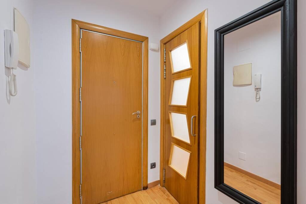 Lodging Apartments Villa De Gracia 2 Bedroom Cozy Apartment Barcellona Esterno foto